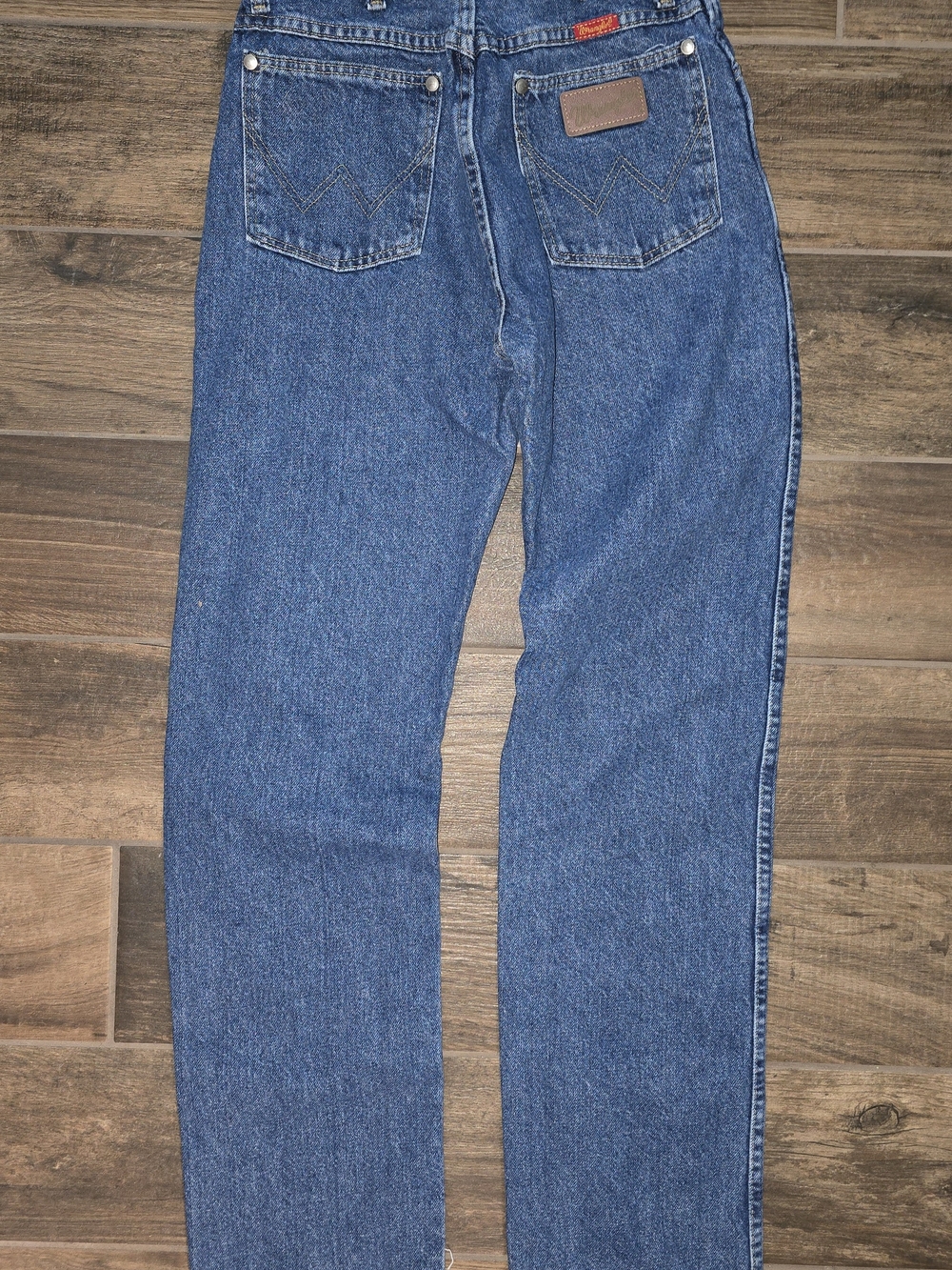 Size 27 Wrangler Blue Straight-Leg Jeans with Beaded Star Appliqués - Picture 3 of 6